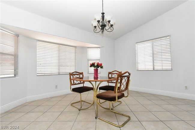 Elegant dining room | Image 14