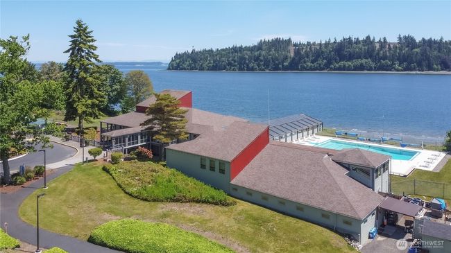 Overview of the Beach Club. | Image 37