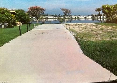 3129 Glenbrook Dr, NORTH FORT MYERS, FL, 33917-1543 | Card Image