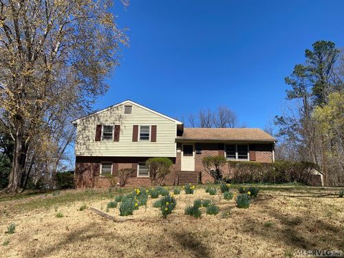 204 Courthouse Rd, BLACKSTONE, VA, 23824-1204 | Card Image