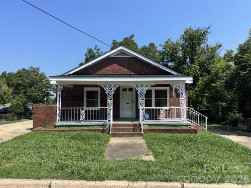 303 Garfield St, Statesville, NC, 28677-6139 | Card Image