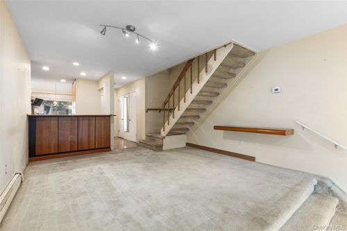 9 Round Hill Rd, Dobbs Ferry, NY, 10522-3304 | Card Image