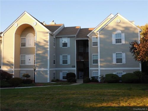 1123 Washington Grn, New Windsor, NY, 12553-6917 | Card Image