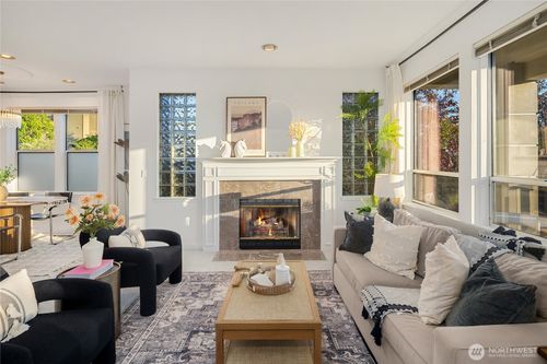 301-524 12th Ave E, Seattle, WA, 98102-5016 | Card Image