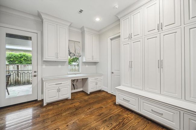 8304 Maple Ct, House other with 5 bedrooms, 5 bathrooms and 2 parking in Bellaire TX | Image 18