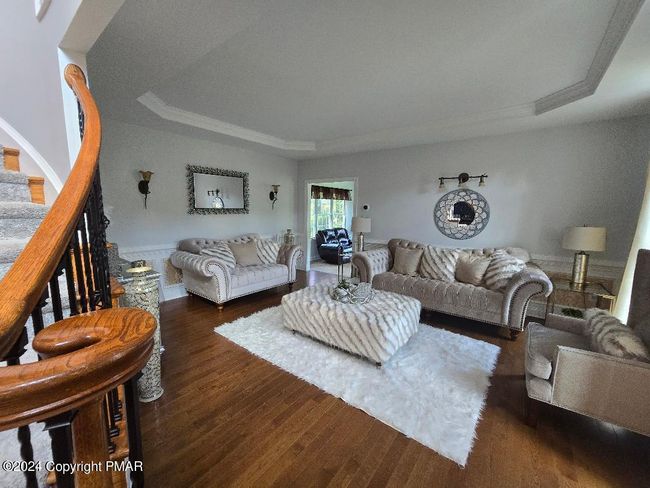 SITTING RM | Image 47