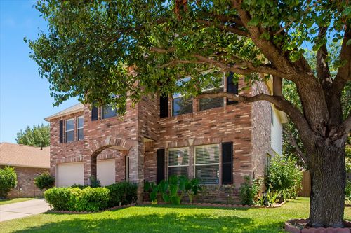 5325 Chessie Cir, Haltom City, TX, 76137-5507 | Card Image