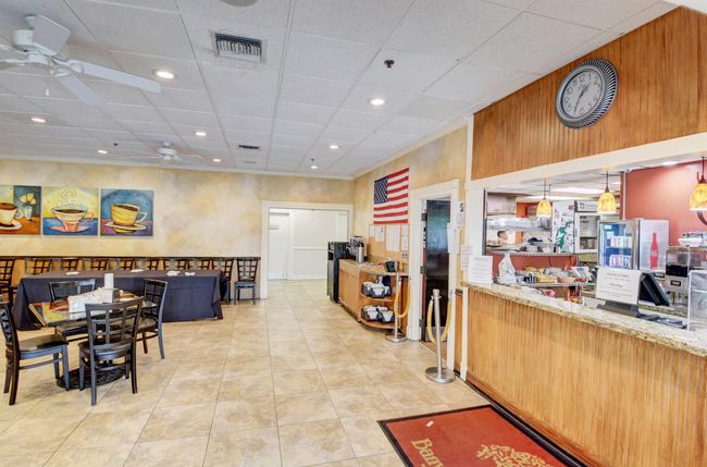 10088 Shadywood Pl, Condo with 2 bedrooms, 2 bathrooms and null parking in Boynton Beach FL | Image 37