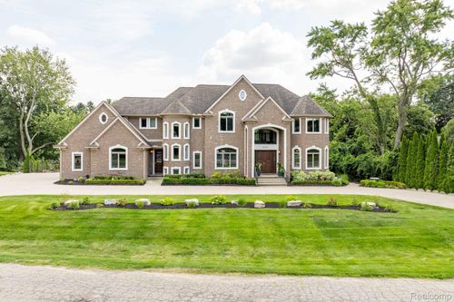 1015 Joanne Ct, Bloomfield Hills, MI, 48302-2418 | Card Image