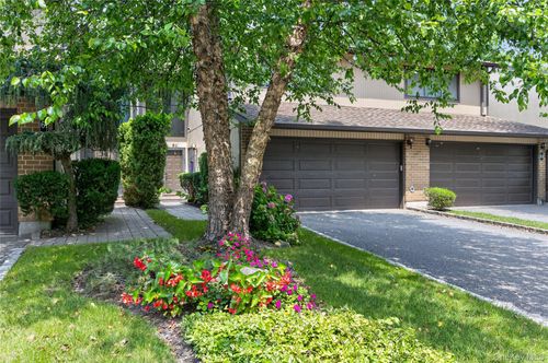 62 Wimbledon Dr, Roslyn, NY, 11576-3097 | Card Image