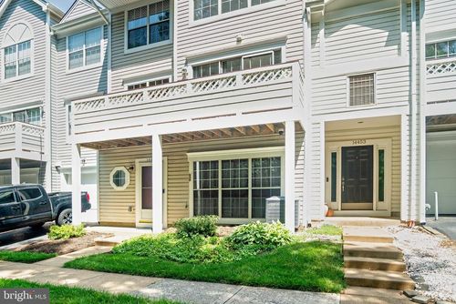 71-14451 Glencrest Cir, CENTREVILLE, VA, 20120-4135 | Card Image