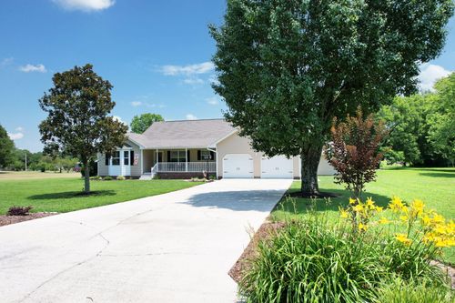 135 Charles Cir Se, Cleveland, TN, 37323-8815 | Card Image