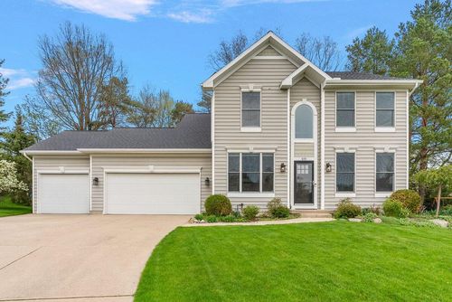 1070 Huckleberry Ln Se, Grand Rapids, MI, 49546-8405 | Card Image