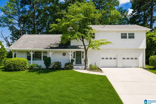2313 Wexford Ln, VESTAVIA HILLS, AL, 35216-4240 | Card Image