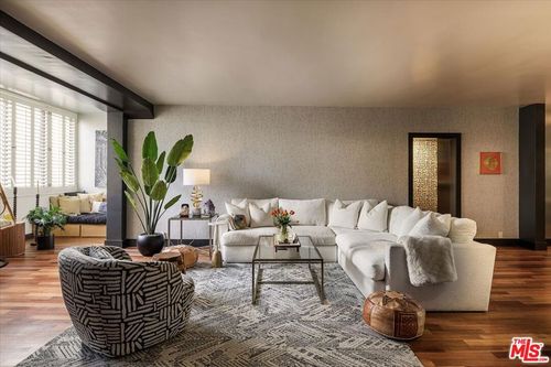 204-531 N Rossmore Ave, Los Angeles, CA, 90004-2434 | Card Image