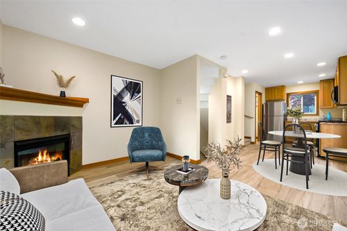 apt-c-4533 40th Ave Sw, Seattle, WA, 98116-4256 | Card Image