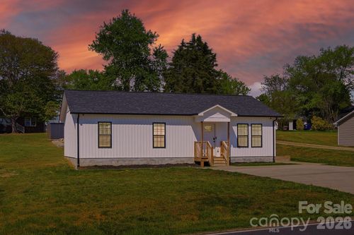 177 Duke St, Granite Falls, NC, 28630-1800 | Card Image