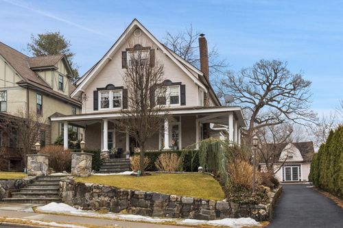 214 Edgewood Ave, Pleasantville, NY, 10570-2033 | Card Image