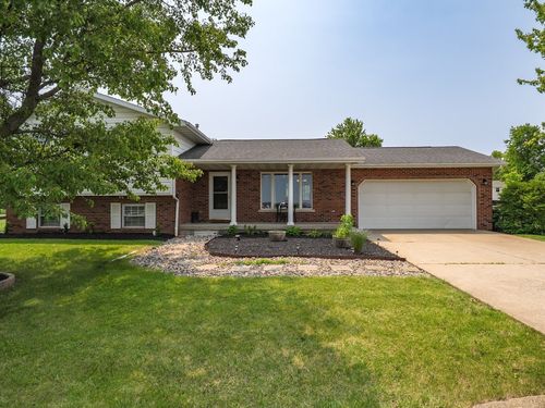 107 10th St, Gridley, IL, 61744-8898 | Card Image