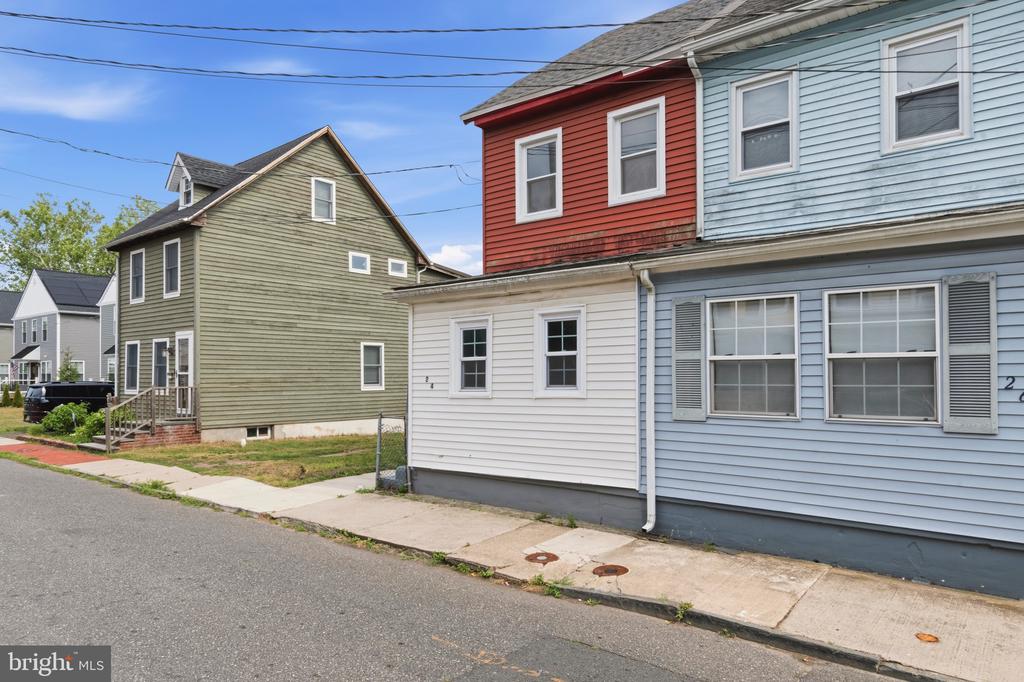 Residential in MOUNT HOLLY 3