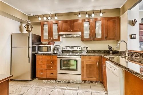 609-1131 Steeles Ave W, North York, ON, M2R3W8 | Card Image