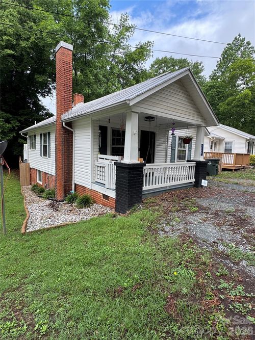 204 E Hargrave St, Wadesboro, NC, 28170-2766 | Card Image