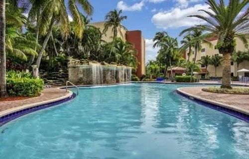 521-224-9517 Fontainebleau Boulevard, Miami, FL, 33172 | Card Image