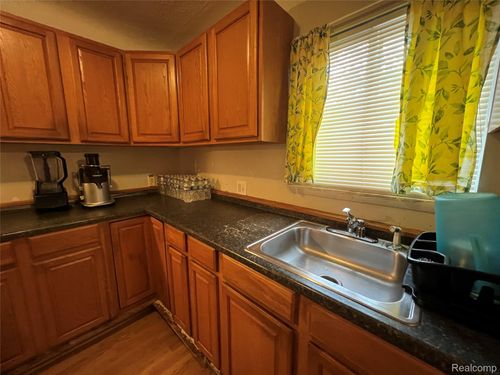 11406 Jackson Ave, Warren, MI, 48089-4008 | Card Image