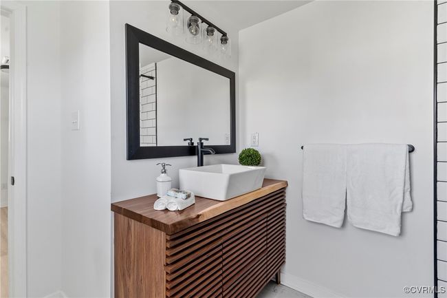 Primary Bathroom | Image 17
