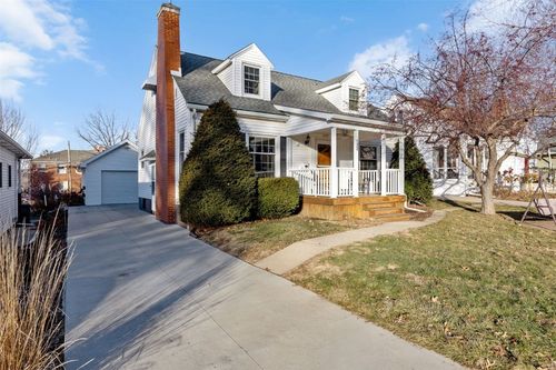 1609 Wildwood Dr Ne, Cedar Rapids, IA, 52402-4723 | Card Image