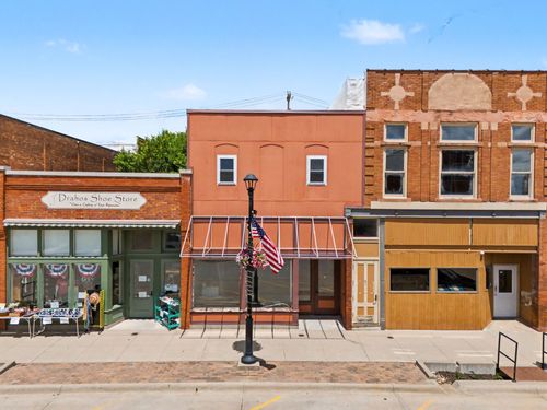 726 12th St, Belle Plaine, IA, 52208-1733 | Card Image