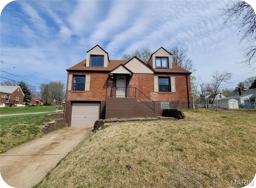 8687 Belhaven Dr, Saint Louis, MO, 63114-4450 | Card Image