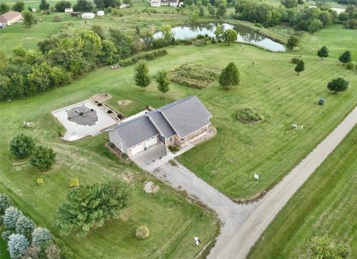 24555 Paradise Rd, Maryville, MO, 64468-7508 | Card Image
