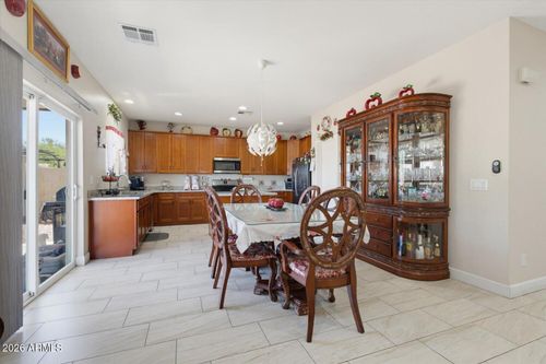 7325 W Wolf St, Phoenix, AZ, 85033-1422 | Card Image