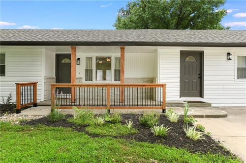 11 Crestview Dr, Paola, KS, 66071-1117 | Card Image