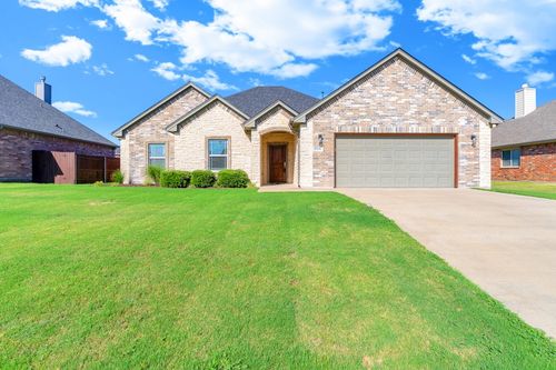 808 Chestnut Grove Dr, Cleburne, TX, 76033-5944 | Card Image