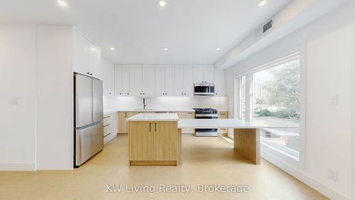 ph-33 Kirknewton Rd, York, ON, M6E3X9 | Card Image