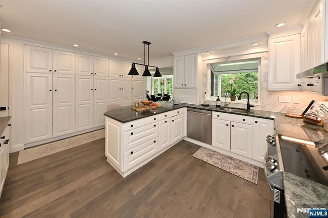 254 University Way, House other with 5 bedrooms, 5 bathrooms and null parking in Paramus NJ | Image 8