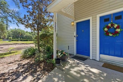 na-3227 Valley Oaks Dr, TAMPA, FL, 33618-5203 | Card Image