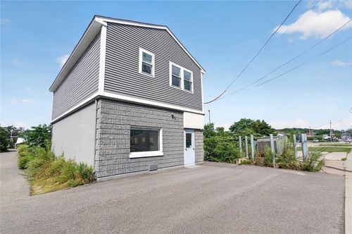 115 Main St, Westerly, RI, 02891-2112 | Card Image