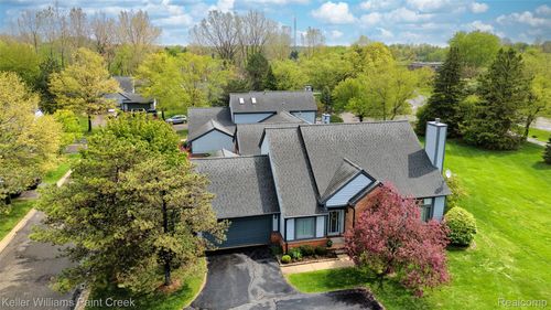 2799 Lochmoor Blvd, Lake Orion, MI, 48360-1950 | Card Image