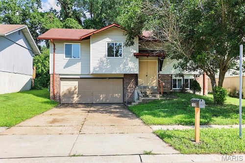 3225 Chicory Creek Lane, Florissant, MO, 63031 | Card Image
