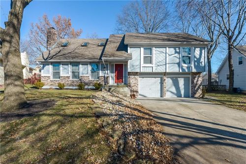 1141 Ne Clubhouse Ct, Lee's Summit, MO, 64086-3135 | Card Image