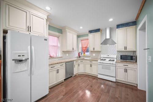 1342 Lake St, Plainfield, NJ, 07060-3126 | Card Image