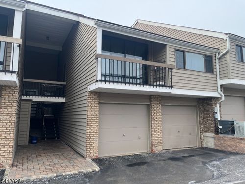 12 N Slope, Clinton, NJ, 08809-1134 | Card Image