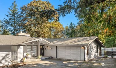 21721 Se 254th Place, House other with 5 bedrooms, 2 bathrooms and 2 parking in Maple Valley WA | Image 2