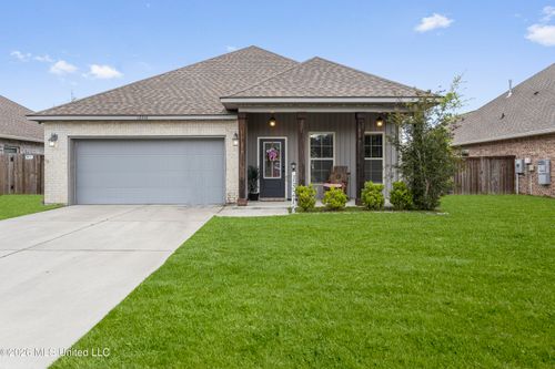 13216 Jackson Lee Dr W, Ocean Springs, MS, 39564-4433 | Card Image