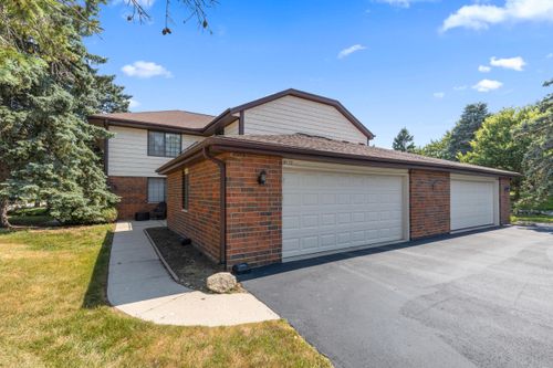 8122 S Legend Dr, Franklin, WI, 53132-9604 | Card Image