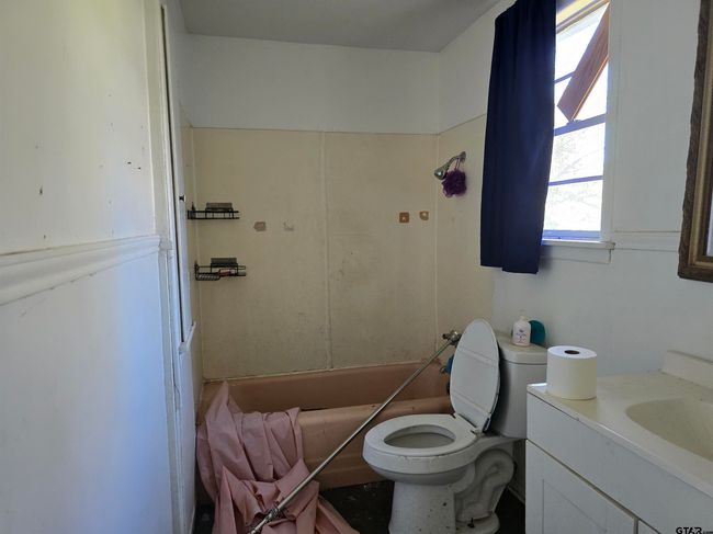 128 Hickory St, House other with 4 bedrooms, 3 bathrooms and null parking in Pittsburg TX | Image 16
