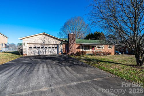 100 Carswell St E, Valdese, NC, 28690-8907 | Card Image